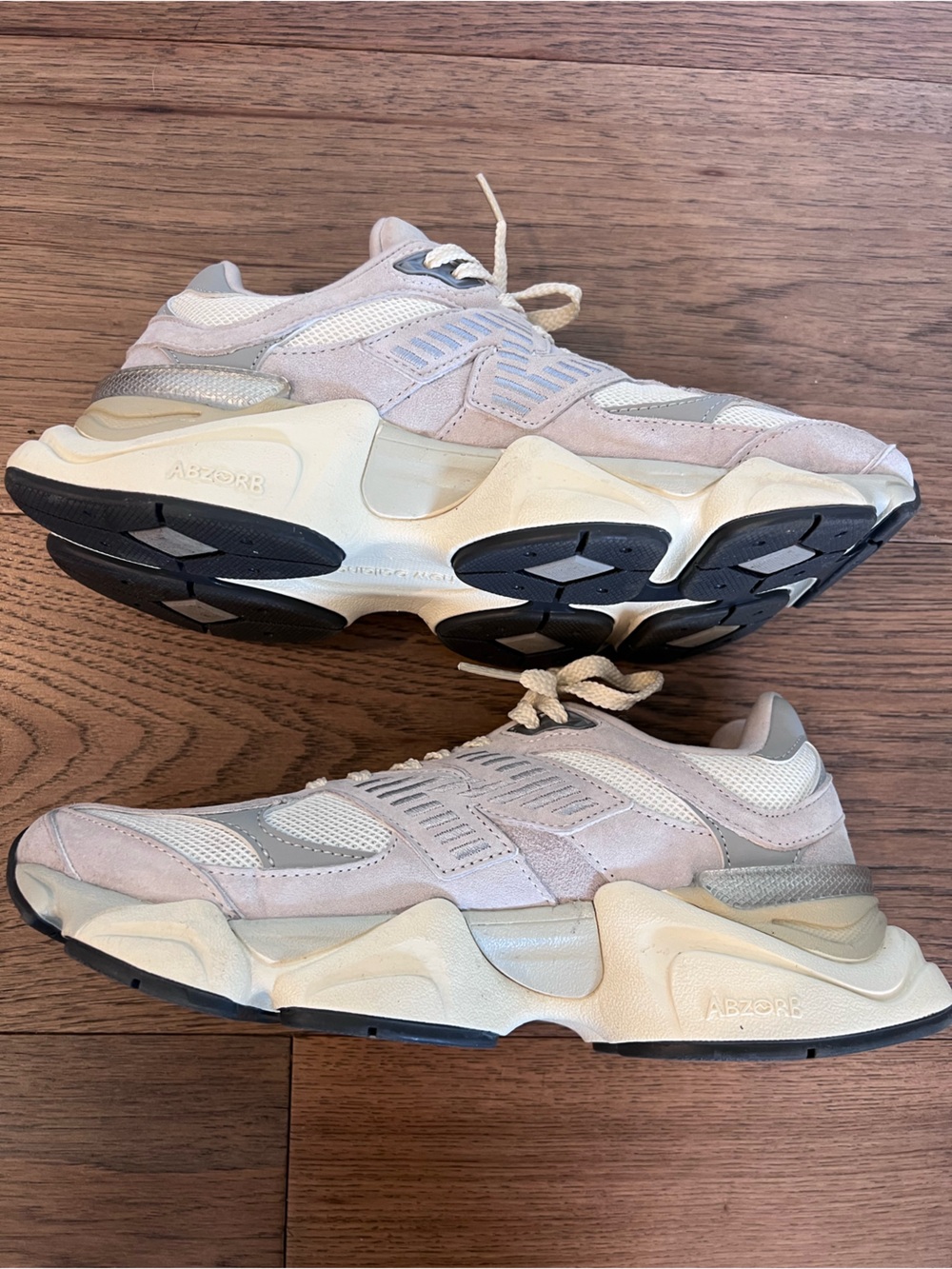 New Balance Women’s Cream and Light Gray Chunky Sneakers 9060 women 8.5 - Picture 6 of 8